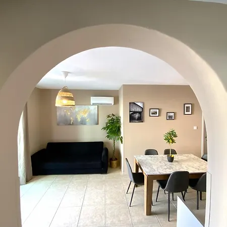 Cozy 2br Apt, Perfect For Getaways 公寓 *