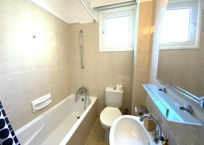 Cozy 2br Apt, Perfect For Getaways דירה לרנקה