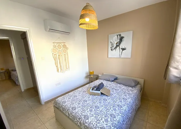 Cozy 2br Apt, Perfect For Getaways Апартаменти Ларнака